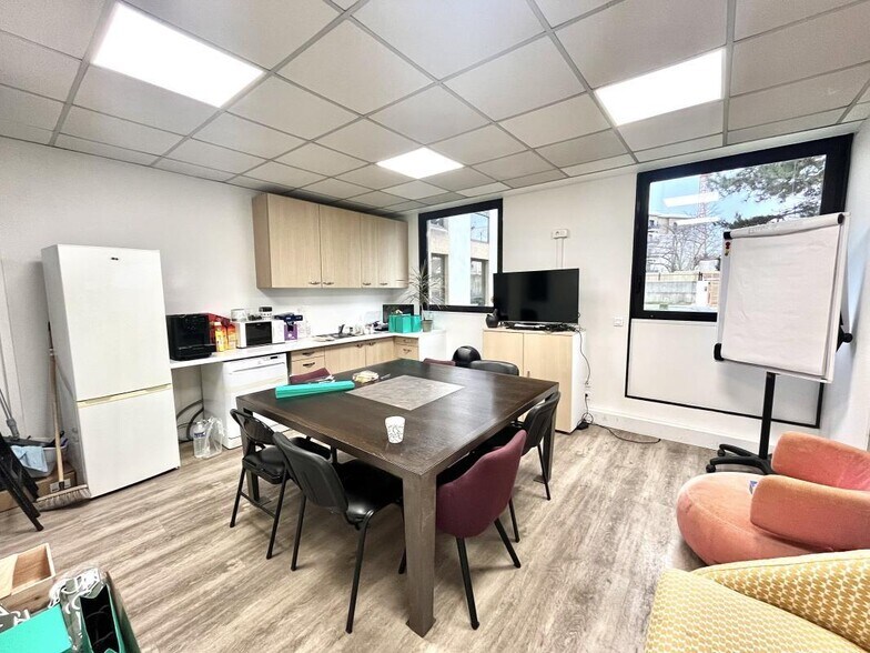 Office in Chatou to rent - Interior Photo - Image 2 of 9