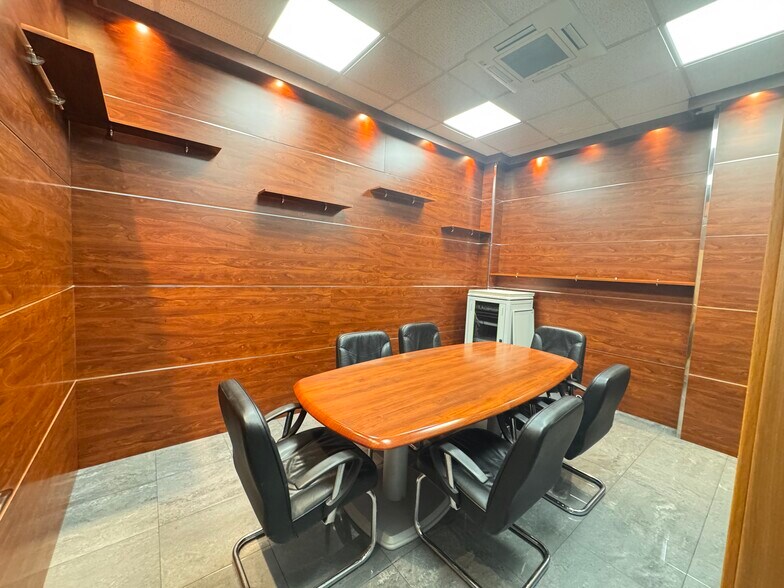 Avenida de Ronda, 81, Parla, Madrid to rent - Building Photo - Image 2 of 13
