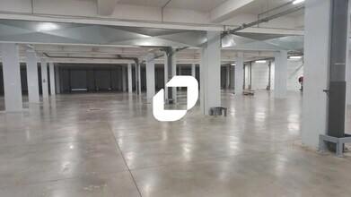 Industrial in Saint-Denis to rent Interior Photo- Image 2 of 4