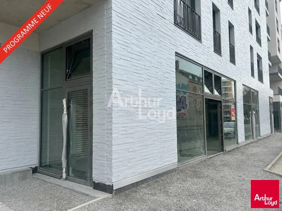 Location Commerce 100 m² - Photo 1