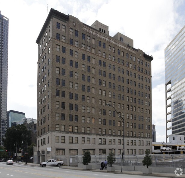 384 Peachtree St NE, Atlanta, GA for sale - Building Photo - Image 3 of 4