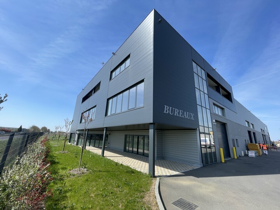Office in Le Mesnil-Amelot to rent Building Photo- Image 1 of 14