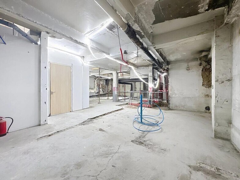 Office in Paris for sale - Interior Photo - Image 3 of 5