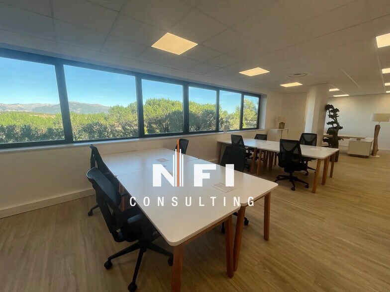 Office in Valbonne to rent - Interior Photo - Image 1 of 6