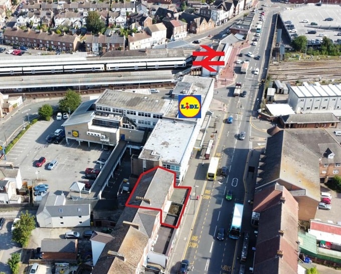 17 Quarry Hill Rd, Tonbridge for sale - Building Photo - Image 2 of 4