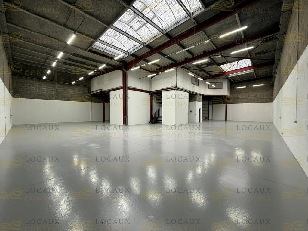 Location Local d'activités 354 m² à 911 m² - Photo 1
