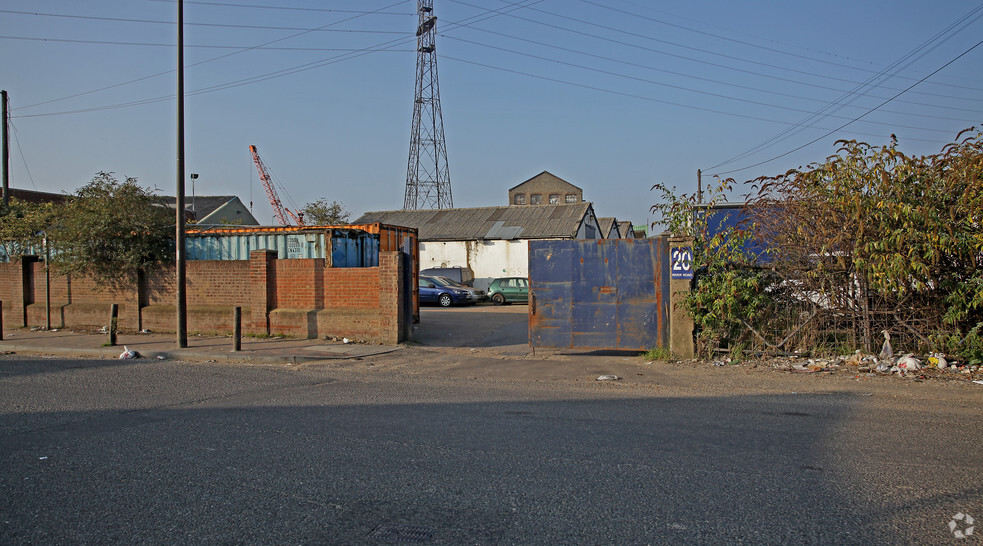 20 River Rd, Barking for rent - Building Photo - Image 3 of 4