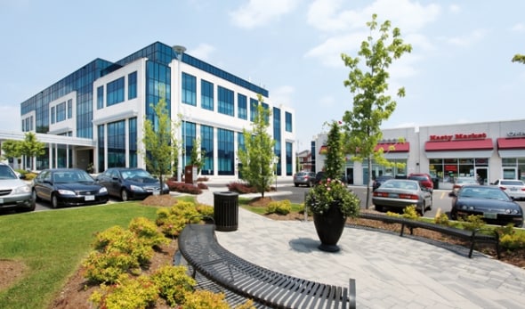 955 Major Mackenzie Dr W, Vaughan, ON to rent - Building Photo - Image 2 of 5