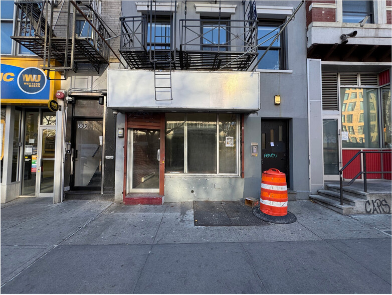 301 E Houston St, New York, NY for rent - Building Photo - Image 1 of 6