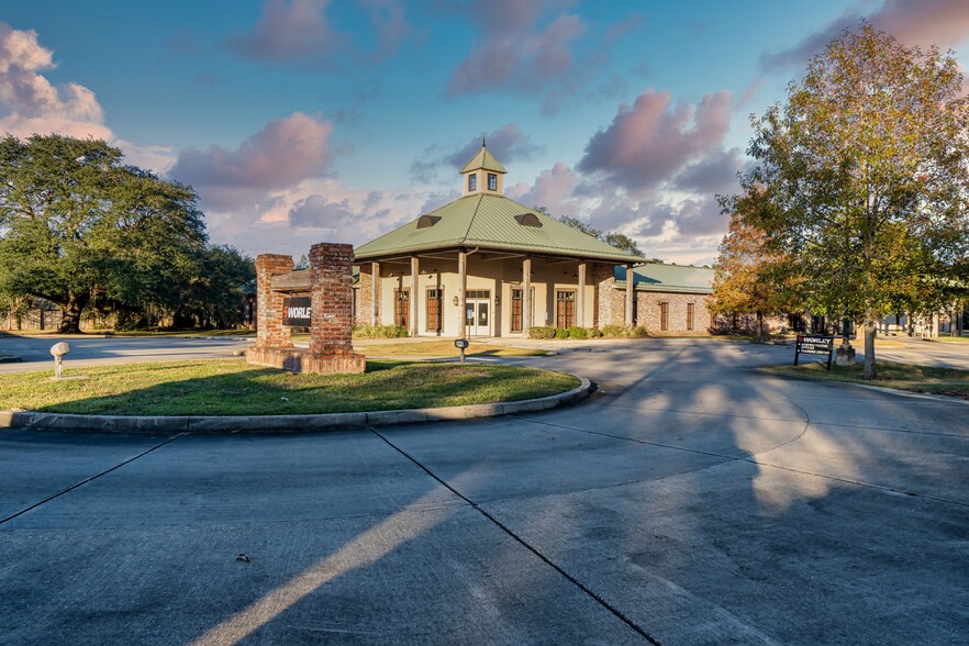 725 Westin Oaks Drive, Hammond, LA for rent - Building Photo - Image 1 of 24