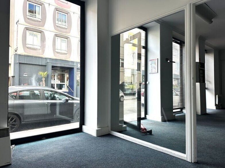 Office in Lyon to rent - Interior Photo - Image 1 of 6