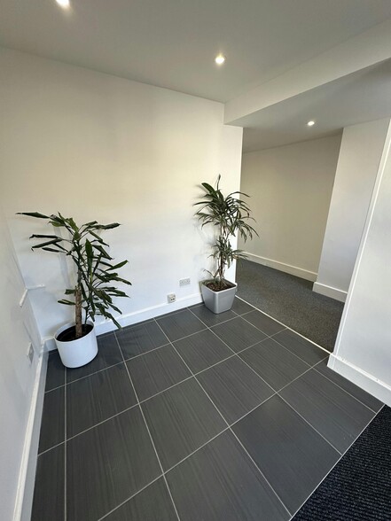 Bective Pl, London to rent - Building Photo - Image 2 of 13