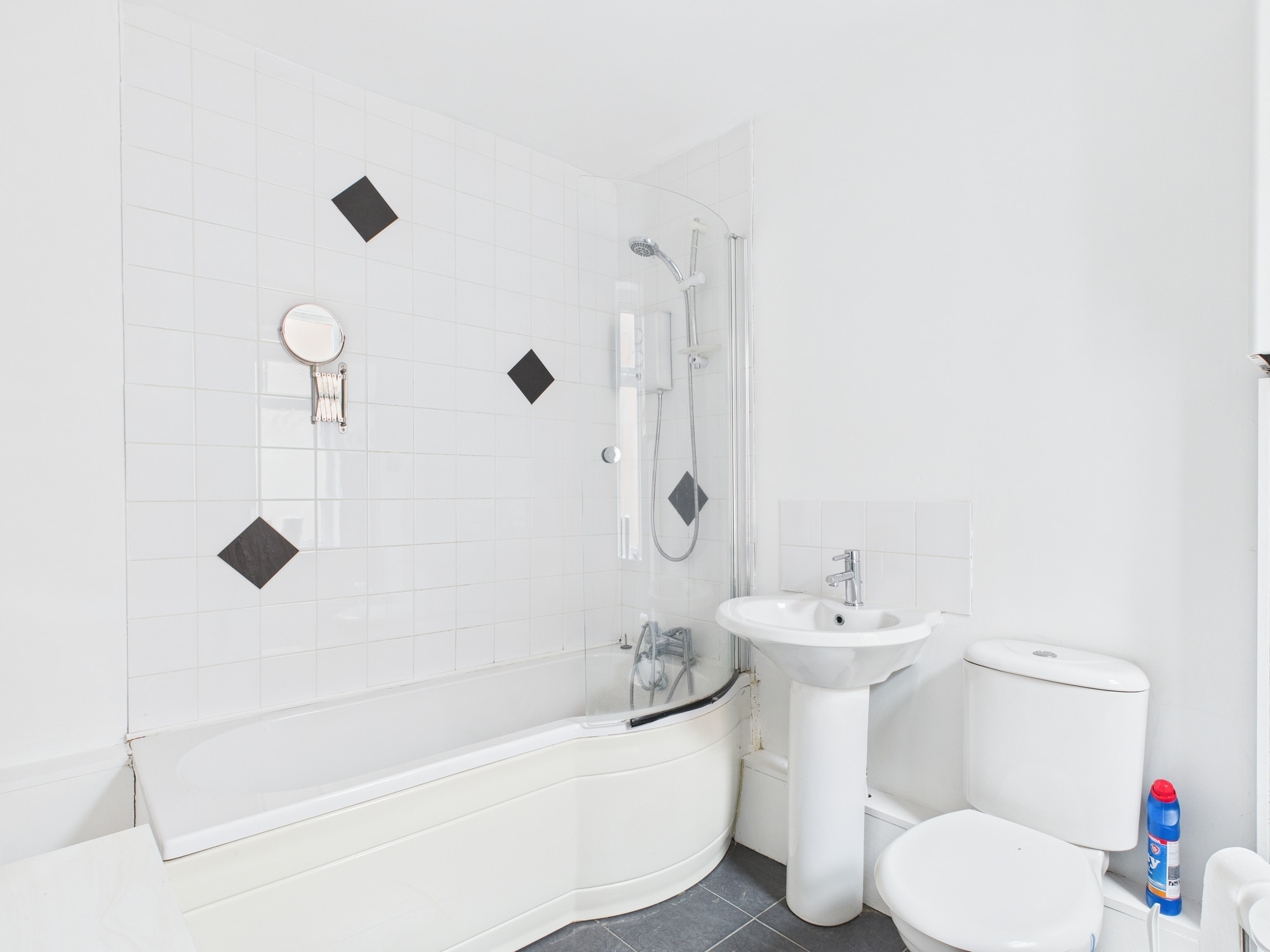 113 Bradshawgate, Leigh to rent Interior Photo- Image 1 of 11