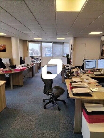 Office in Nanterre to rent - Interior Photo - Image 2 of 8