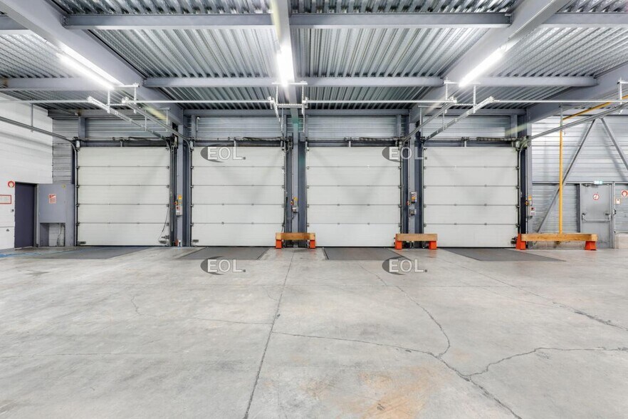 Industrial in Villeparisis to rent - Building Photo - Image 3 of 16