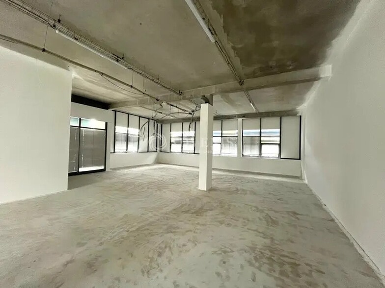 Light Industrial in Sucy-en-Brie to rent - Interior Photo - Image 3 of 8