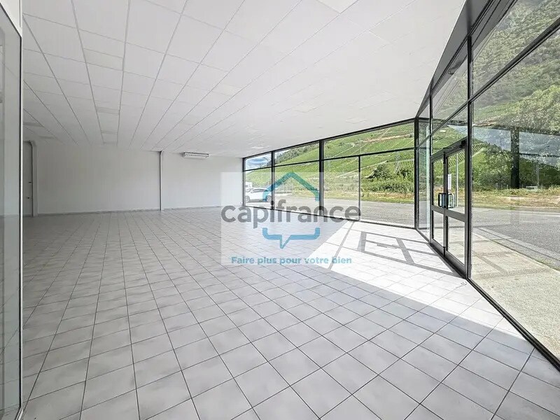 Location Commerce 2 063 m² - Photo 1