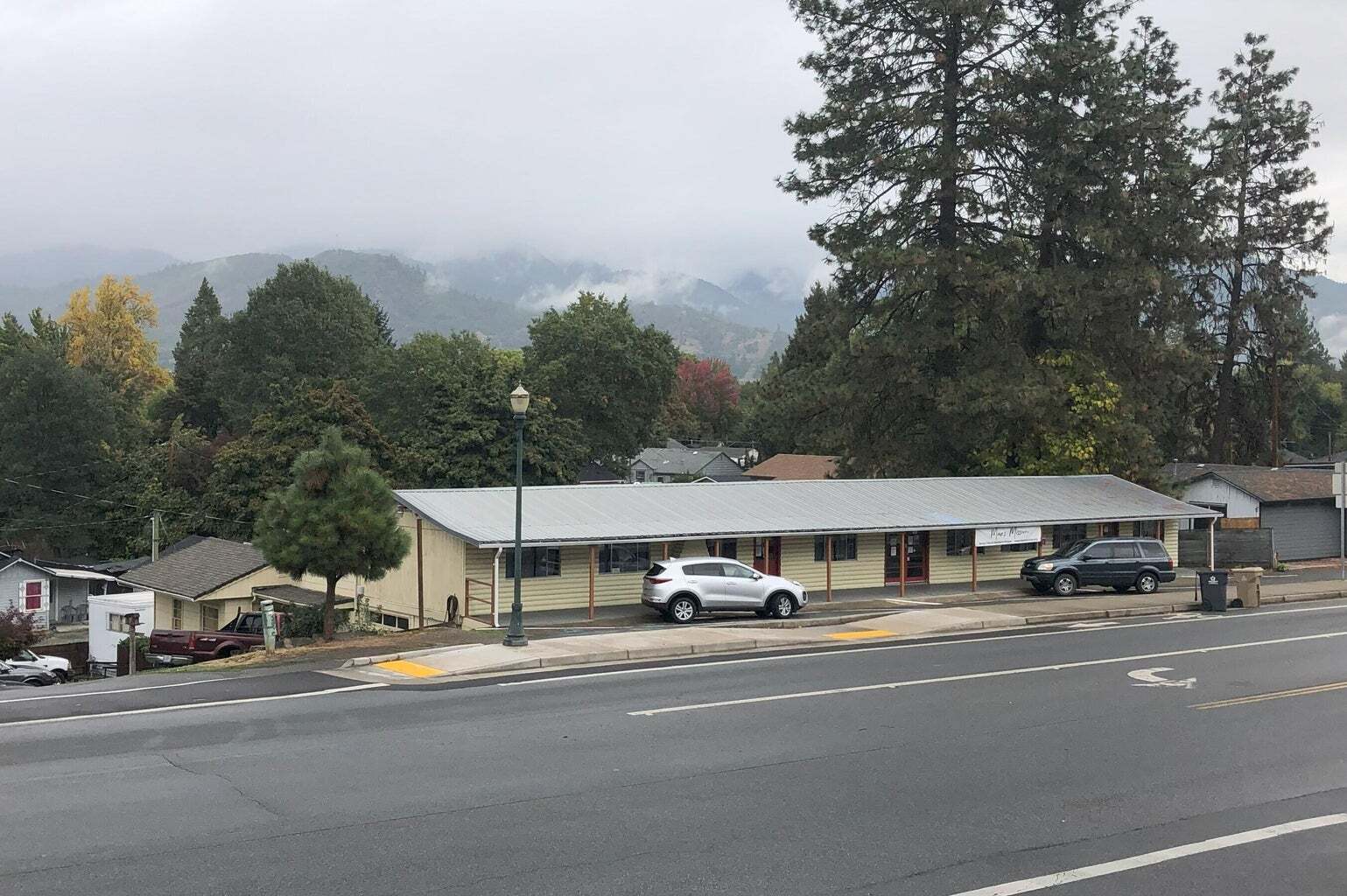 720 Rogue River Hwy, Grants Pass, OR for sale Building Photo- Image 1 of 1