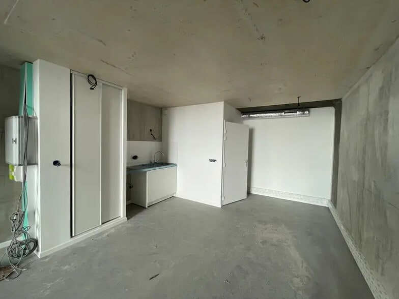 Light Industrial in Vitry-sur-Seine to rent - Interior Photo - Image 2 of 4