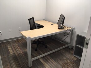 I-91 Corridor EXIT 21, Middletown, CT to rent Interior Photo- Image 1 of 1