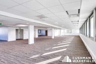 11 Avenue Morane Saulnier, Vélizy-Villacoublay to rent Interior Photo- Image 1 of 2