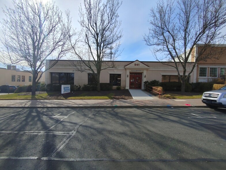 939-941 Farmington Ave, West Hartford, CT for sale - Building Photo - Image 1 of 1