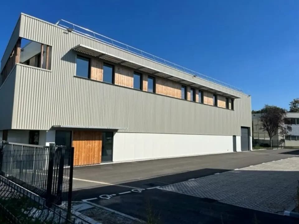 Light Industrial in Gradignan to rent Building Photo- Image 1 of 5