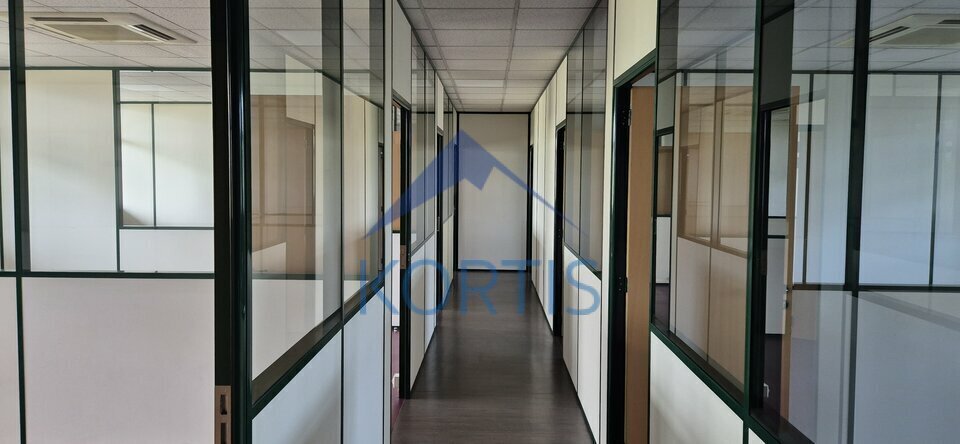 15 Allée Des Ginkgos, Bron to rent - Interior Photo - Image 3 of 3