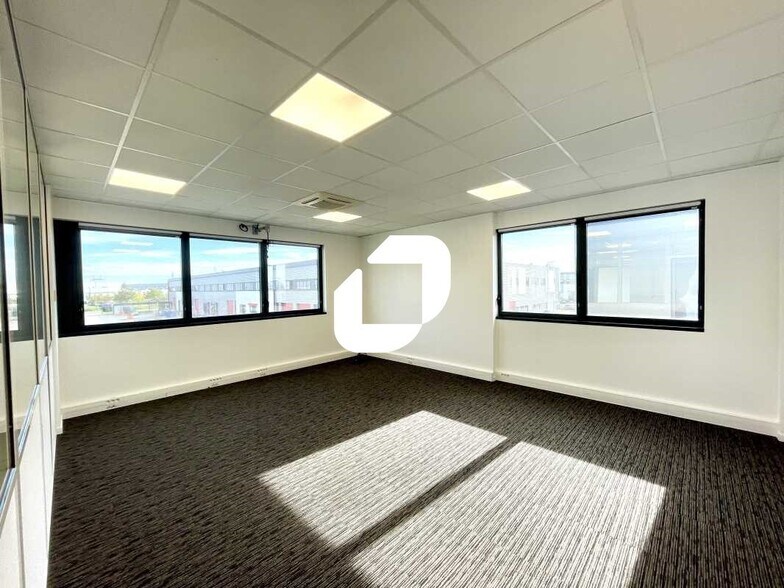 Office in Meyzieu to rent - Interior Photo - Image 3 of 15