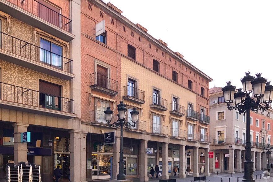 Avenida Acueducto, 27, Segovia, Segovia to rent - Building Photo - Image 2 of 2