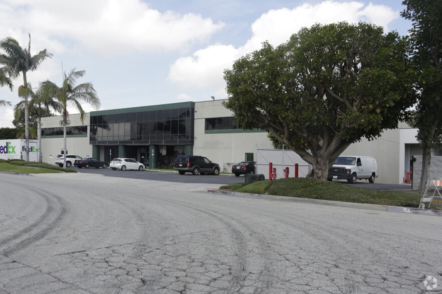 2801-2803 E 208th St, Carson, CA to rent - Building Photo - Image 3 of 3