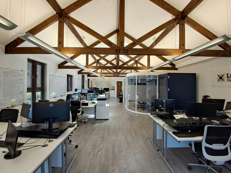 Lambwood Hl, Reading to rent - Interior Photo - Image 3 of 27