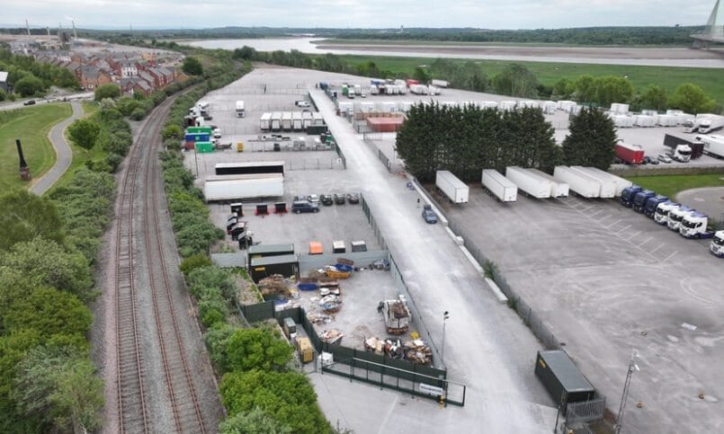 Gateway 100 Open Storage, Widnes to rent Building Photo- Image 1 of 8