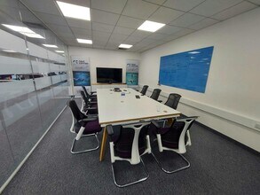 2-4 Oyster Ln, Byfleet to rent Interior Photo- Image 2 of 4