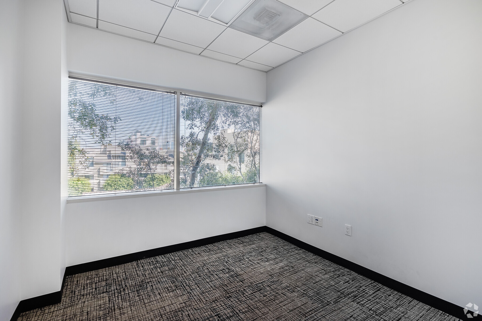 1640 S Sepulveda Blvd, Los Angeles, CA for rent Interior Photo- Image 1 of 3