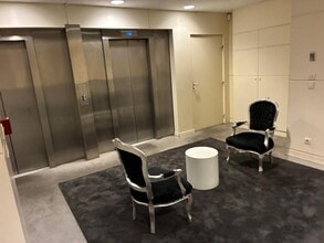 Office in Pantin for sale Interior Photo- Image 2 of 9