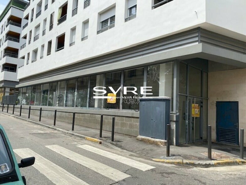 Retail in Marseille to rent - Building Photo - Image 1 of 12