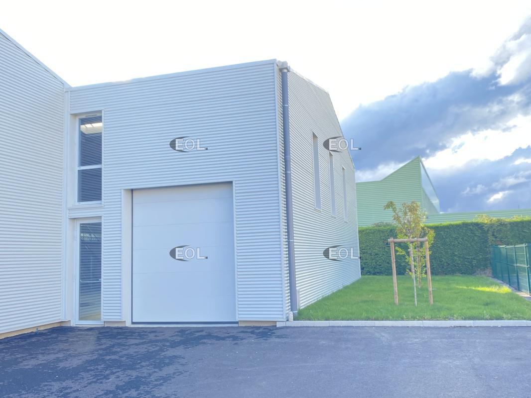 Industrial in Chassieu to rent Building Photo- Image 1 of 11