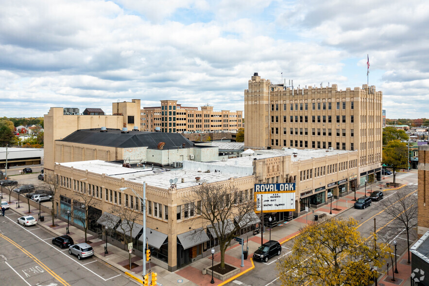 306 S Washington Ave, Royal Oak, MI for rent - Building Photo - Image 2 of 4