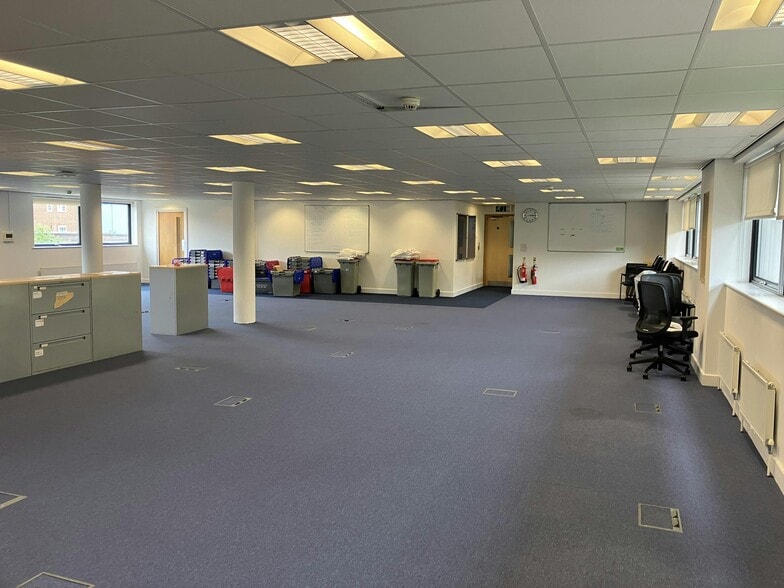 110 Union Rd, London for sale - Interior Photo - Image 1 of 1