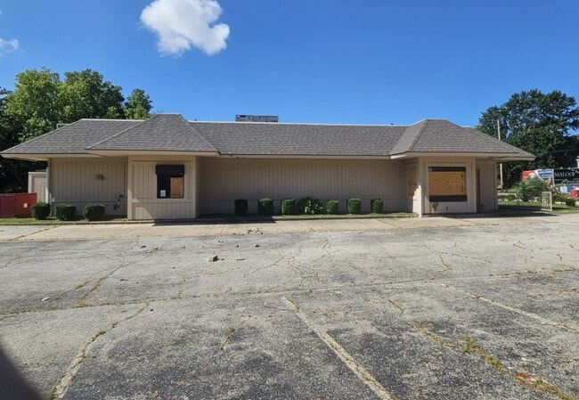 More details for 2920 NE Adams St, Peoria, IL - Retail for Auction