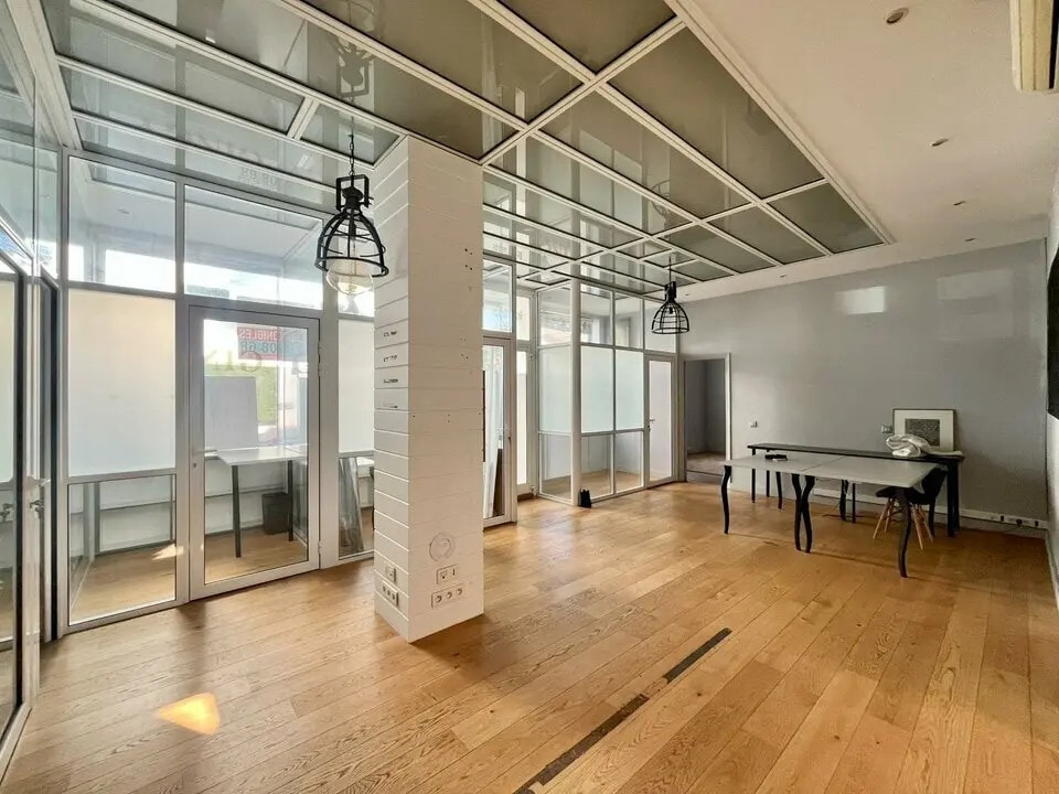Location Commerce 120 m² - Photo 1