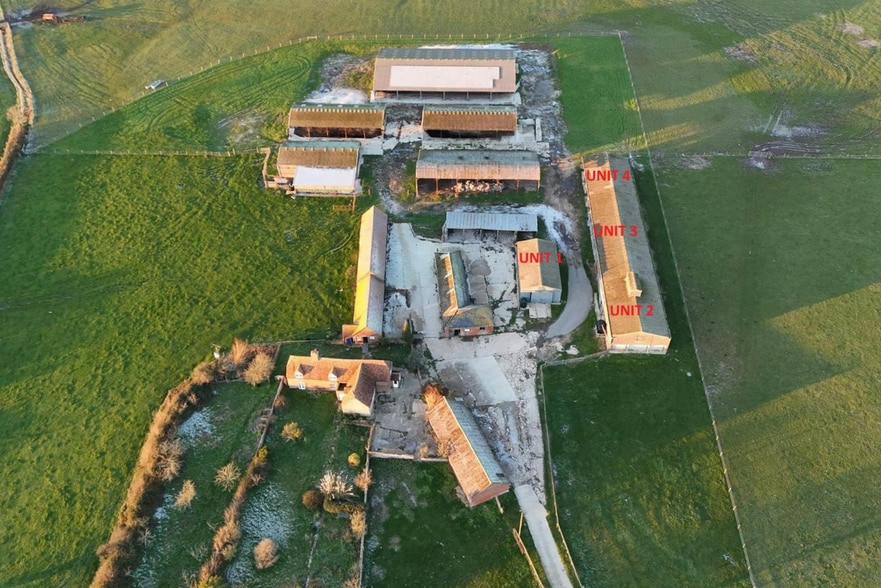 B4011, Aylesbury to rent - Building Photo - Image 3 of 3