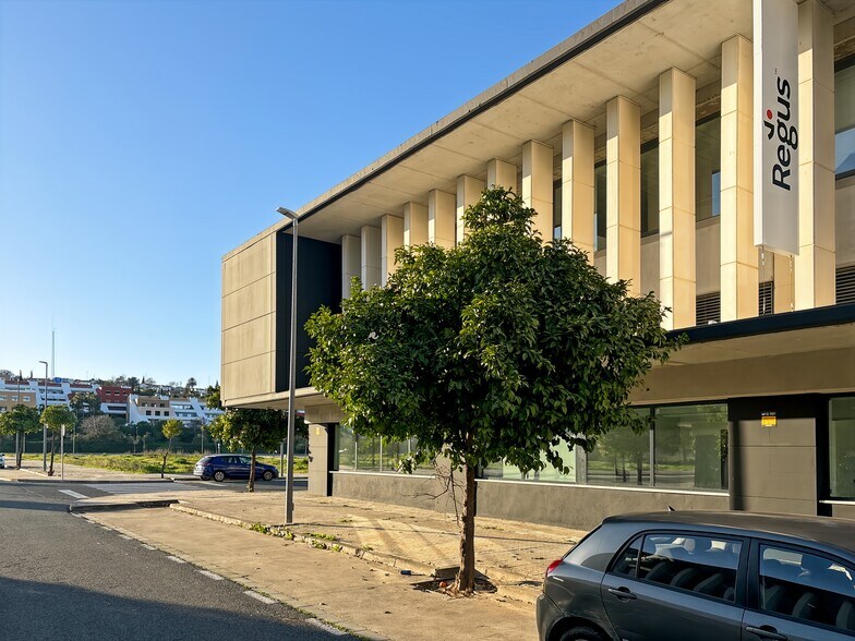 Calle Almutamid, 6, Camas, Sevilla to rent - Building Photo - Image 2 of 3