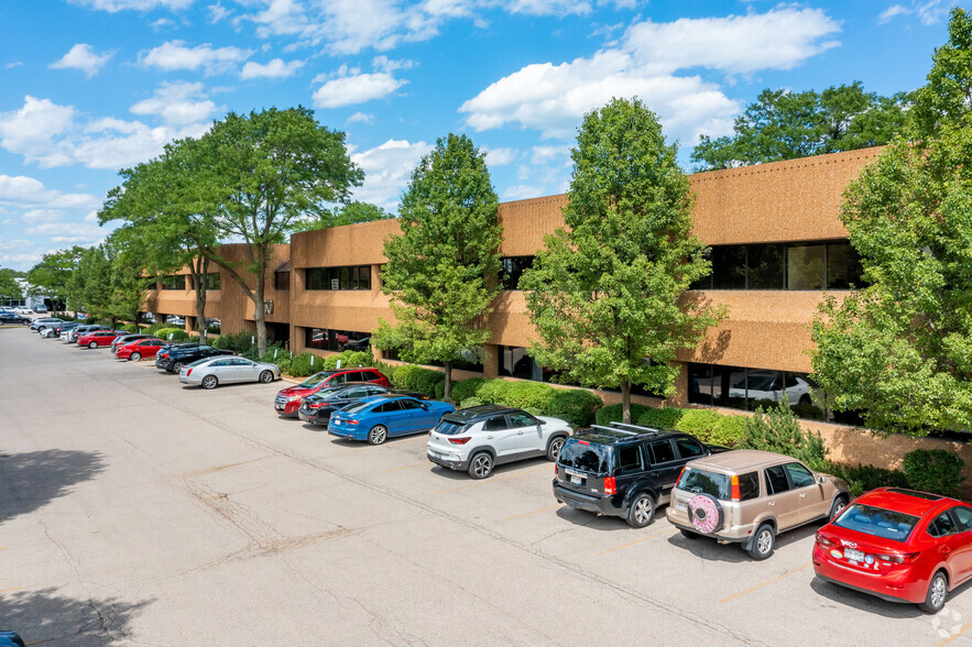 5150 N Port Washington Rd, Glendale, WI for rent - Building Photo - Image 1 of 7