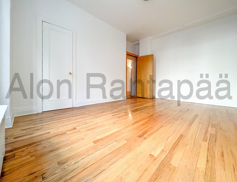 680 West End Ave, New York, NY for rent - Interior Photo - Image 3 of 18