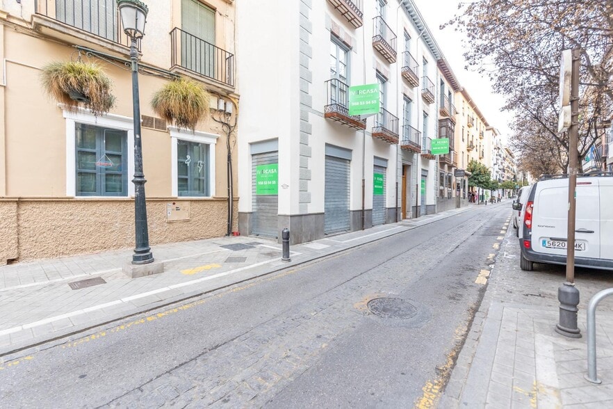 Retail in Granada for sale - Building Photo - Image 2 of 13