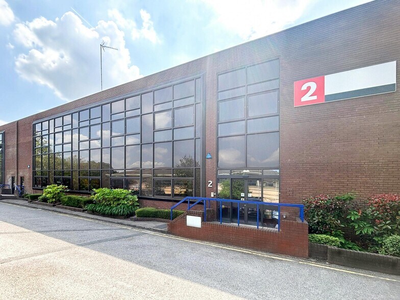 Unit 2, The Western Centre, Western Road, Bracknell to rent - Building Photo - Image 2 of 21