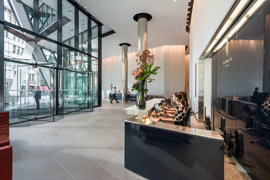 30 St Mary Axe, London to rent - Lobby - Image 3 of 8