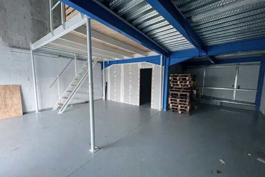 Light Industrial in Villenoy for sale - Interior Photo - Image 2 of 10